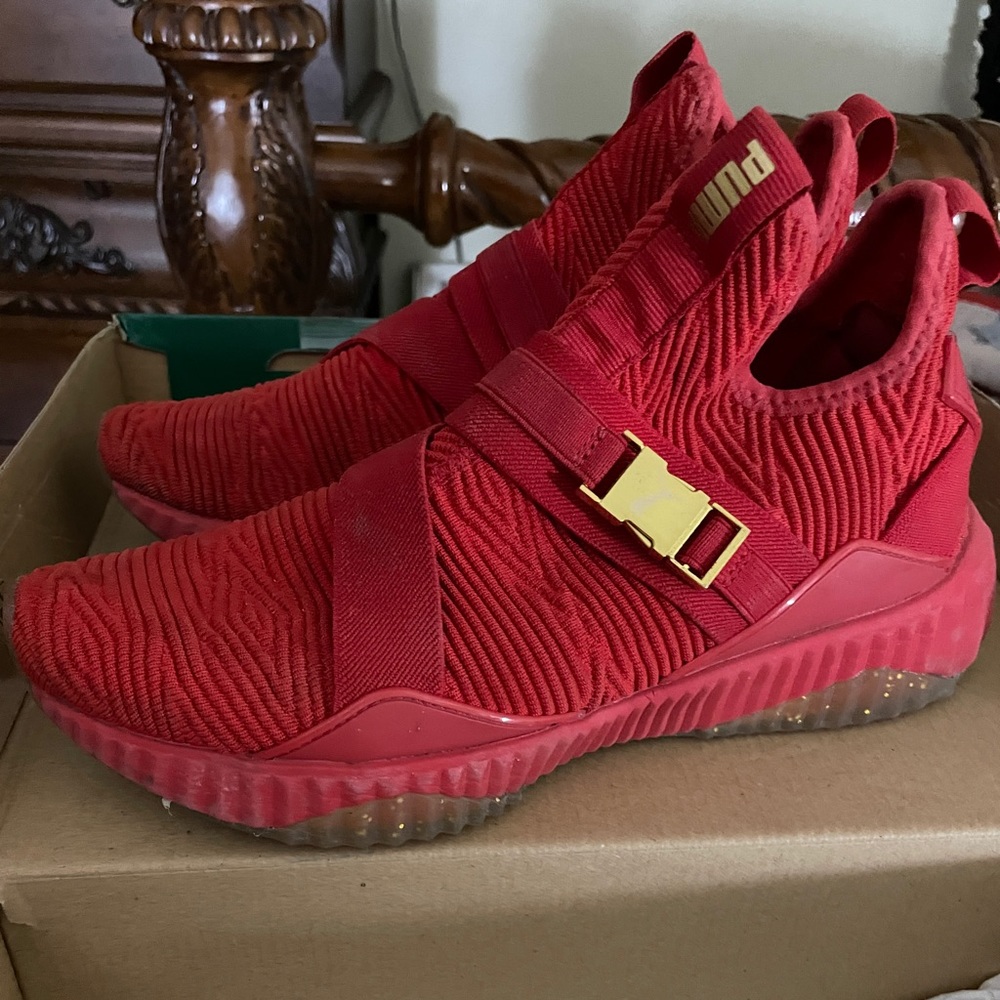 Puma , size 8.5, box says 9.  GUC.
